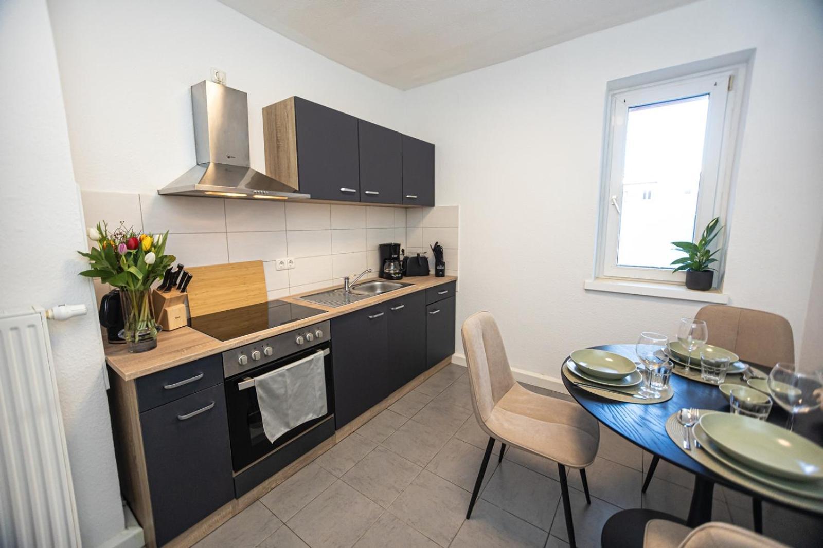 Blossfeld-Apartments Geraeumige Stadtoase Mitten Im Zentrum Mit 3 Schlafzimmern, Gratis Parkplatz, W-Lan, Netflix Ена Экстерьер фото